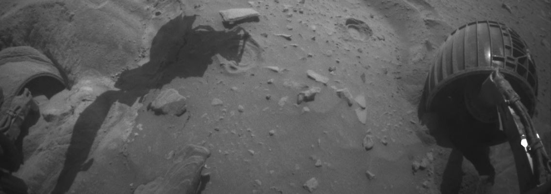 Der Blick des Roboters nach vorne - er schaut sich auch selbst auf die "Füße".