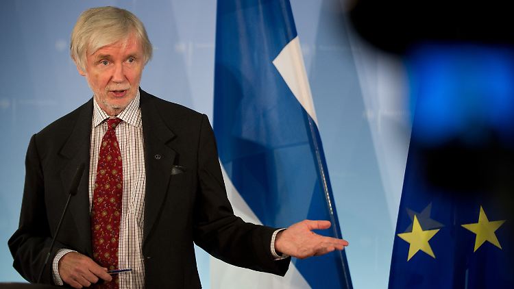 Finnlands Außenminister Erkki Tuomioja rutert zurück.