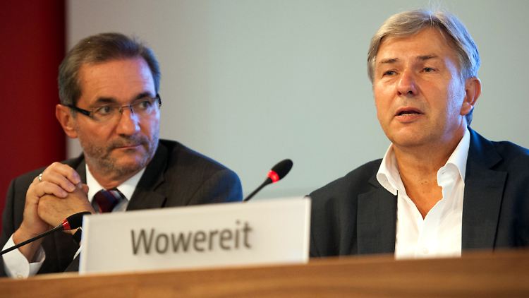 Klaus Wowereit, Regierender Bürgermeister von Berlin (r., SPD) mit Matthias Platzeck (SPD), Ministerpräsident des Landes Brandenburg.