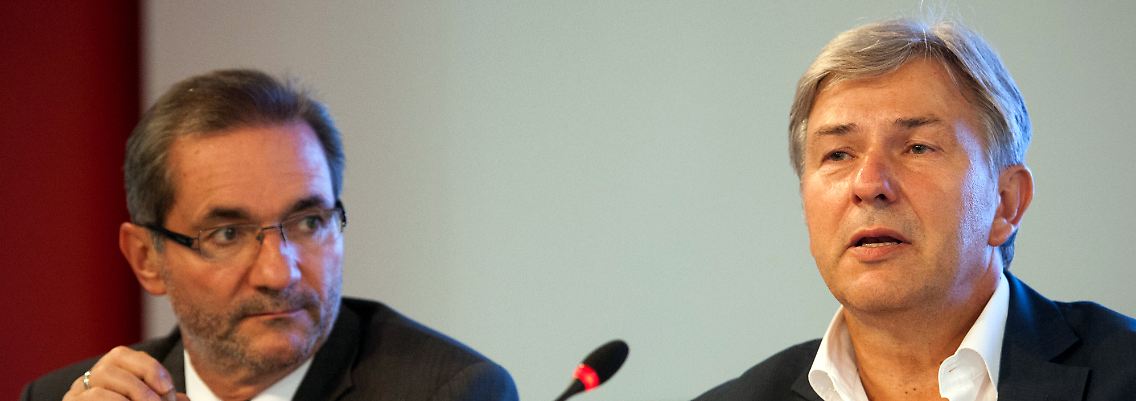 Klaus Wowereit, Regierender Bürgermeister von Berlin (r., SPD) mit Matthias Platzeck (SPD), Ministerpräsident des Landes Brandenburg.