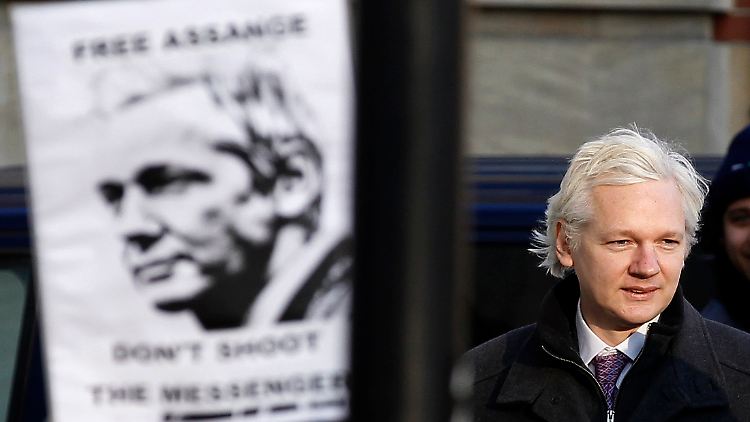 2012-08-16T164950Z_01_SIN02_RTRMDNP_3_WIKILEAKS-ASSANGE-BRITAIN-HAGUE.JPG6689505547904920939.jpg