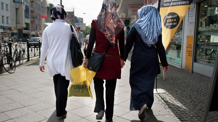 Das Wohlbefinden vieler Deutsch-Türken lässt der Umfrage zufolge nach.