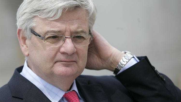 Joschka Fischer hat lange stillgehalten, jetzt platzt ihm der Kragen.