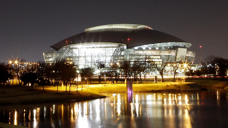 Die Bänke vor dem Dallas-Stadion sollten nachts gefahrlos benutzbar sein.