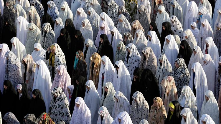 Iranische Frauen feiern das Ende des Ramadan.