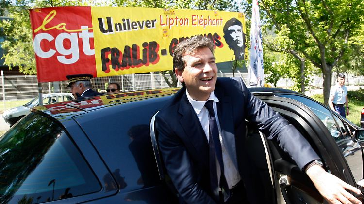 Der Reindustrialisierungs-Minister Arnaud Montebourg bei einem Besuch der Fralib-Fabrik in der Nähe von Marseille im Mai.