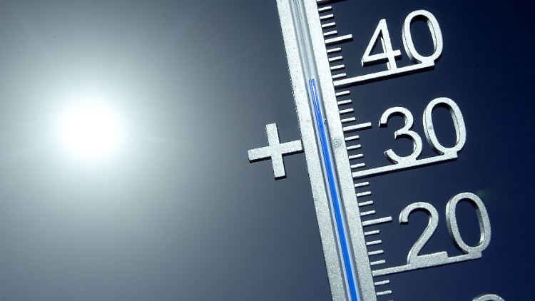 Bei über 35 Grad Innentemperatur ist ein Büro nicht mehr als Arbeitsraum geeignet.