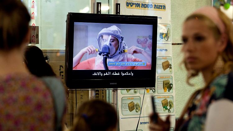 In Israel werden bereits Gasmasken verteilt.