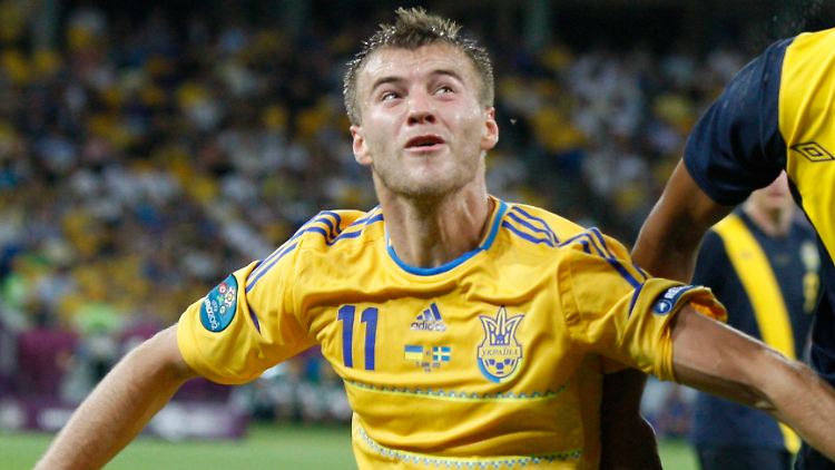 Jungstar bei Dynamo Kiew: Andrej Jarmolenko, hier für die Ukraine bei der Europameisterschaft gegen Schweden im Einsatz.