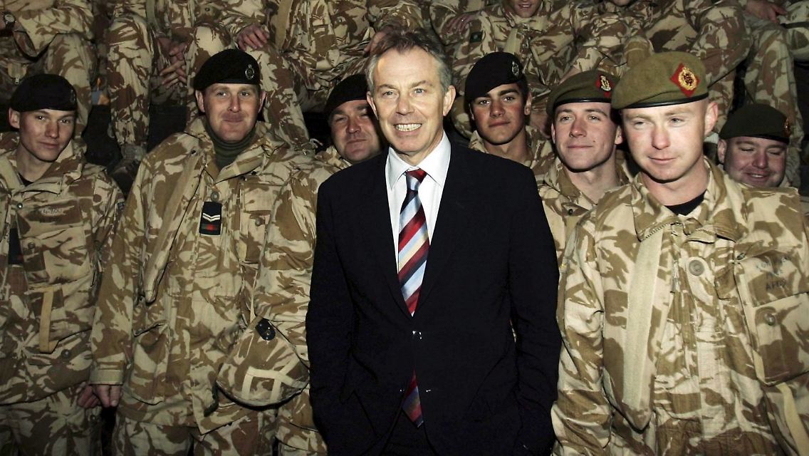 Für viele Kriegsgegner ist Blair "Bushs Pudel".