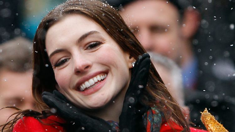 Wie Alice im Wunderland: Anne Hathaway. 