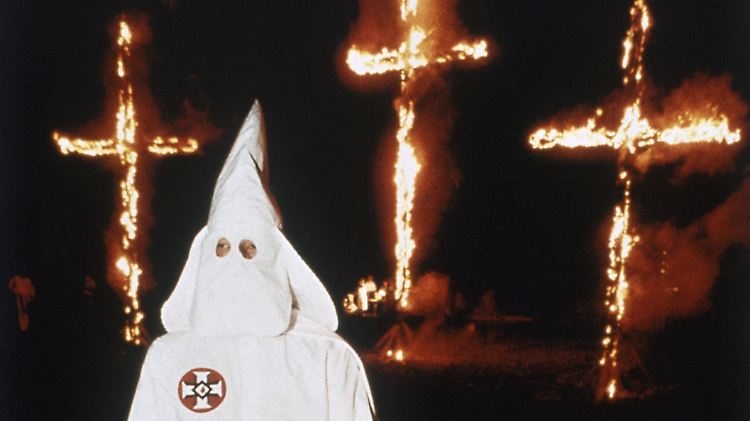 Die rassistische Organisation verbreitet mit ihren Aktionen gezielt Angst.