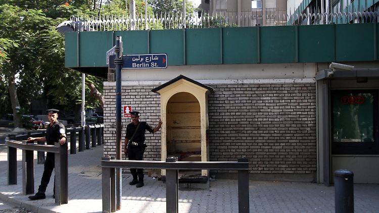 Die deutsche Botschaft befindet sich nicht in der Innenstadt Kairos, sondern auf der Nilinsel Zamalek.