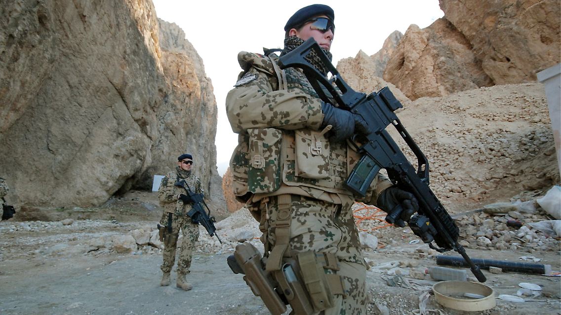 Bundeswehrsoldaten sind Mitte Januar 2010 bei Kundus im Norden Afghanistans im Einsatz.