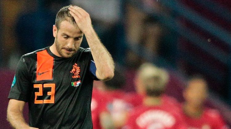 Zurück nach Hamburg? Rafael van der Vaart. Bei der Europameisterschaft lief es für ihn und seine Kollegen aus den Niederlanden nicht so gut.