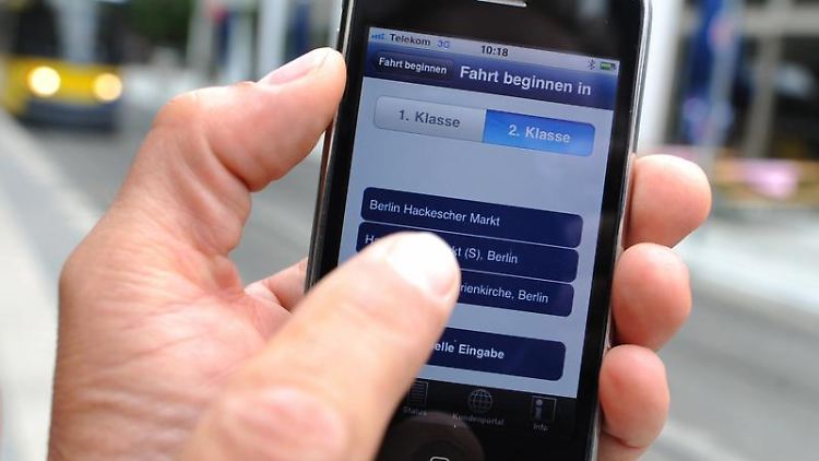 In Berlin wird bereits ein Handyticket-System zum bargeldlosen Bezahlen von Bus- und Bahnfahrten eingesetzt.