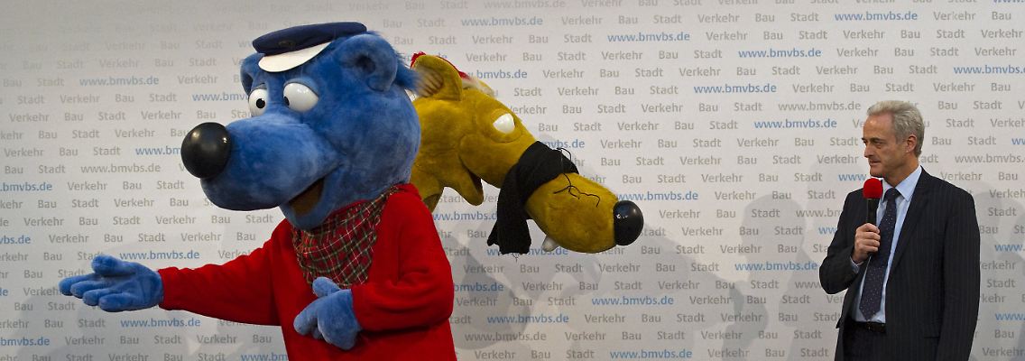 Am vergangenen Donnerstag stellten Ramsauer und Hein Blöd "Käpt'n Blaubärs fantastische Verkehrsfibel" vor.