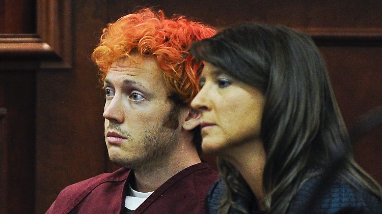 Der mutmaßliche Kino-Schütze von Aurora, James Holmes und seine Anwältin Tamara Brady bei einer Anhörung vor einem Gericht in Centennial, Colorado, USA. (Archivfoto vom 23.07.2012)