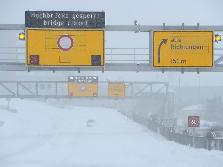 Die Rügenbrücke zwischen Stralsund und Altefähr - gesperrt.