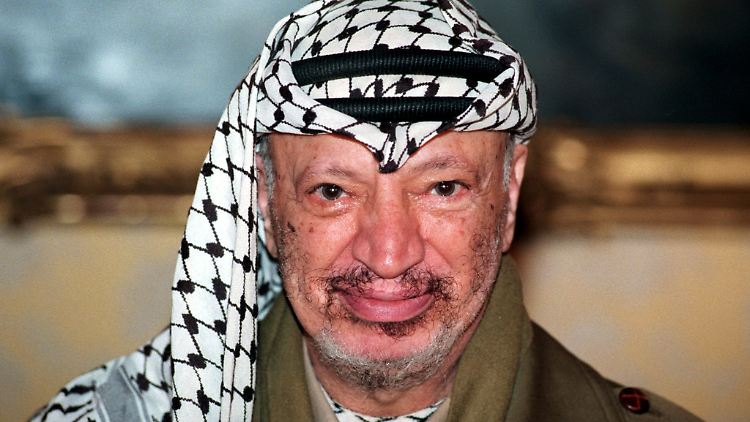 Arafat starb am 11. November 2004 unter bis heute unklaren Umständen.
