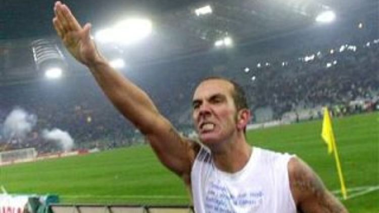 Mit seinem erhobenen rechten Arm hatte Di Canio 2005 gegnerische Fans provoziert.
