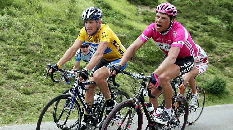 Lance Armstrong und Jan Ullrich im Jahr 2005 bei der Tour de France.