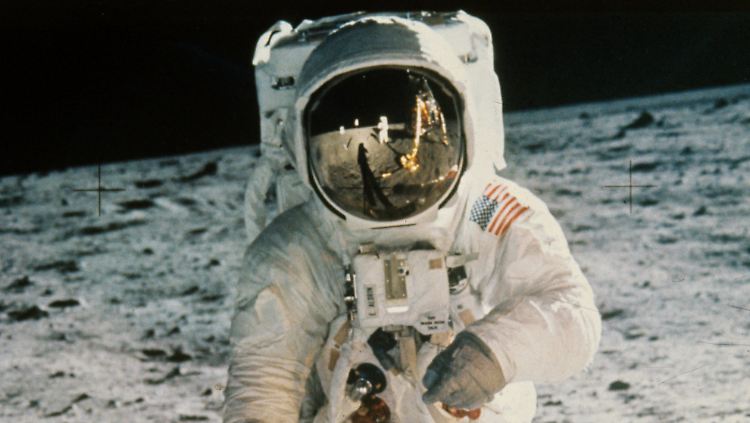US-Astronaut Edwin "Buzz" Aldrin am 20. Juli 1969 auf dem Mond. Die Zahnbürste, die er damals im Gepäck hatte, wird jetzt beim Aktionshaus Heritage Auctions in den USA versteigert.