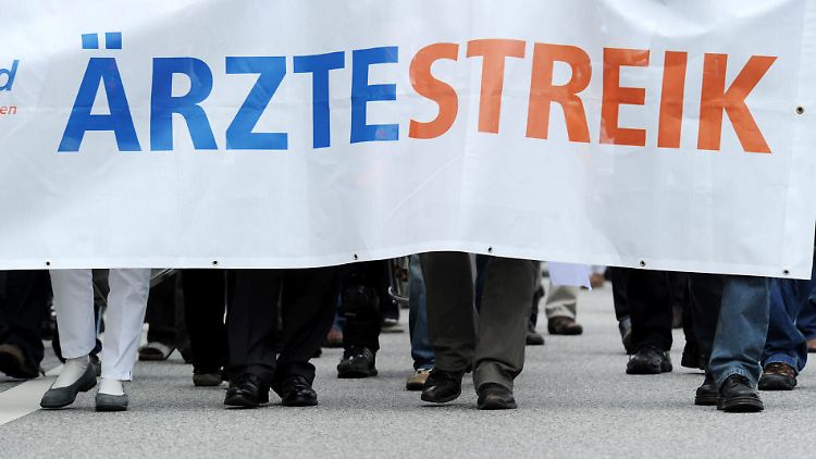 Ärzte wollen im September wohl flächendeckend gegen die geplanten Honorarkürzungen protestieren.