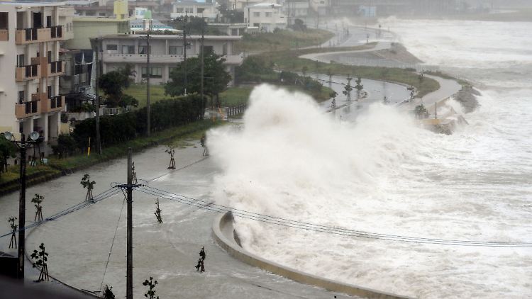 Der Taifun "Bolaven" wütet in der japanischen Provinz Okinawa.
