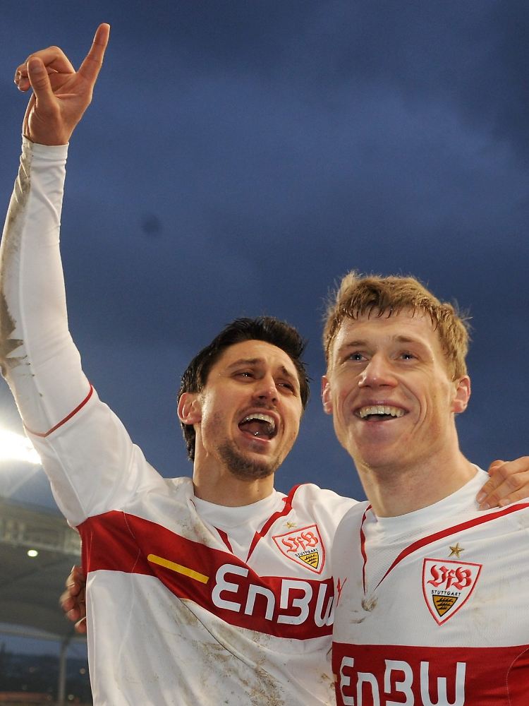 Es läuft wieder rund: Pavel Pogrebnjak, rechts, und Ciprian Marica nach dem Sieg gegen Dortmund.