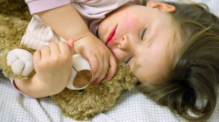 Mit drei Jahren lernen Kinder ständig neue Wörter. Schlaf hilft, um wichtige Informationen zu verarbeiten.
