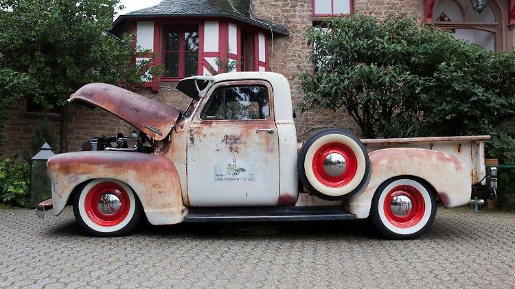Manch ein Wagen mit H-Kennzeichen sieht aus, als wäre der 53er Chevi Pick-Up gerade der Presse entsprungen. Das ist einfach nur authentisch.