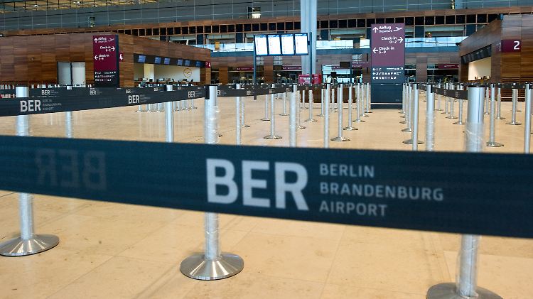 Sticheleien, Spott und Spekulationen: Der Eröffnungstermin des BER wird heiß diskutiert.