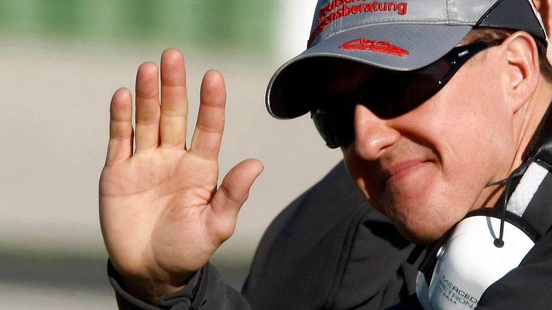 Winkewinke: Inwischen ist Michael Schumacher selbst auf der Piste.