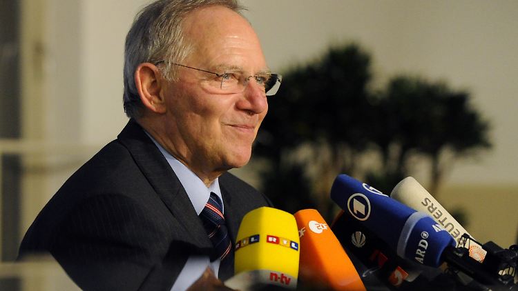 Der Bundesfinanzminister verteidigt den Kauf der Daten.