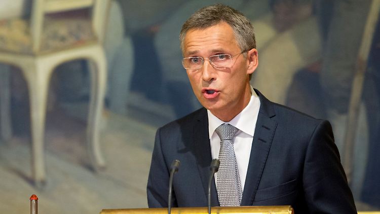 Stoltenberg während seiner Erklärung.