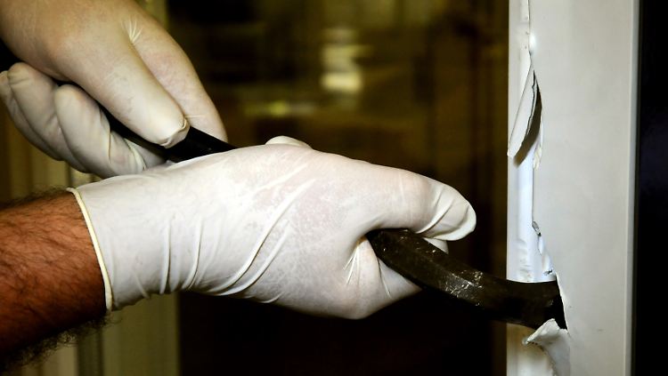 Ein Einbruch verunsichert. Bei den psychischen Folgen hilft auch keine Hausratversicherung.