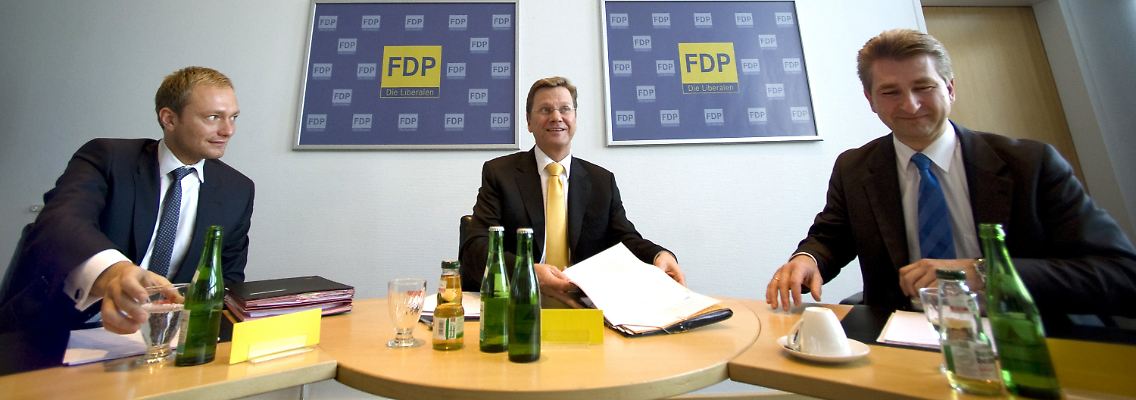 Die FDP-Spitze mit Generalsekretär Lindner, Parteichef Westerwelle und seinem Stellvertreter Pinkwart.