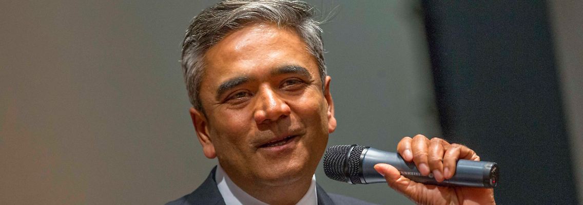 Charmant parlierend präsentierte sich Anshu Jain der deutschen Chefdiplomatie, ...