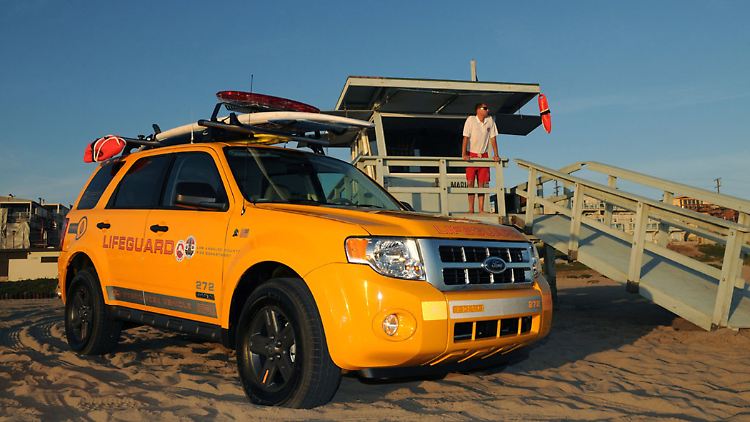 Dienstwagen für Rettungsschwimmer: Ford stattet die Life Guards mit umgerüsteten Hybridversionen des Geländewagens Escape aus.