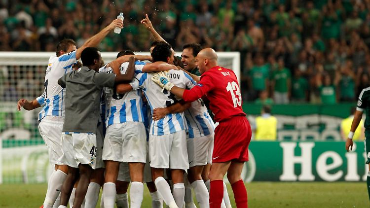 Geschafft: Der FC Malaga feiert in Athen.