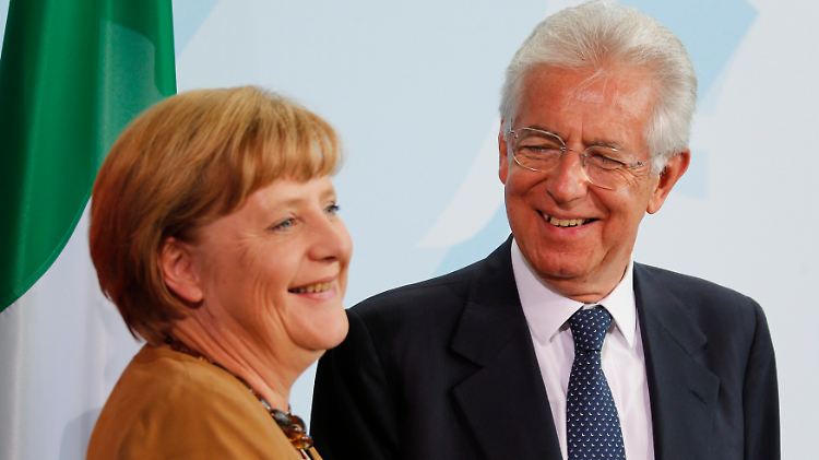 Lachen gegen die Krise: Angela Merkel und Mario Monti.
