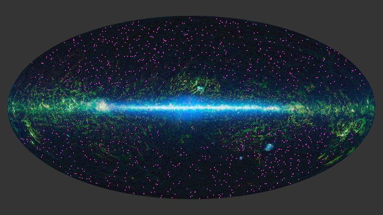 Ein vom US-Weltraumteleskop "Wise" zusammengesetzes Bild des Himmels zeigt neu entdeckte Galaxen - markiert als lila Punkte. In der Mitte ist das Band unserer Milchstraße zu sehen.