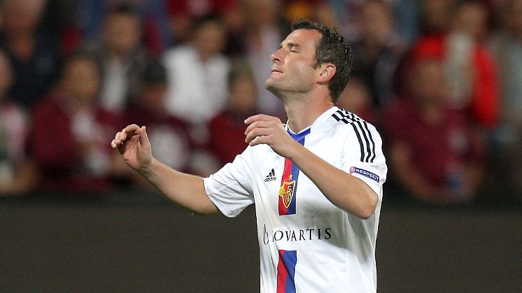 Nicjht sein Abend: Alexander Frei vom FC Basel nach einem verschossenen Elfmeter.