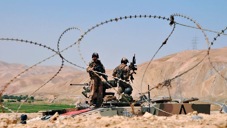 Deutsche Soldaten an einem Checkpoint in der Provinz Baghlan.