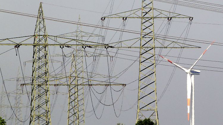 Der Umbau auf erneuerbare Energien kostet auch Geld, das vor allem die privaten Verbraucher zahlen sollen.