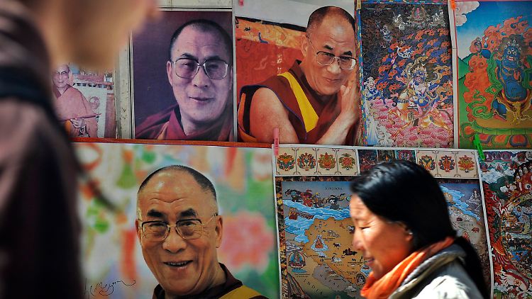 Bilder des Dalai Lama im indischen Dharmsala, dem Sitz der tibetischen Exilregierung.