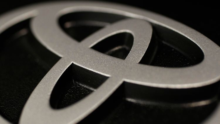 Trotzig: Ungeachtet des Rückruf-Debakels hebt Toyota die Prognose für das Gesamtjahr an.