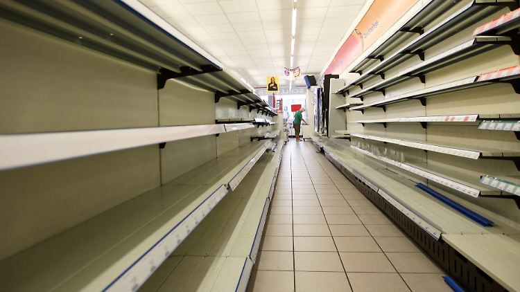 Leere Regale? Bei den Banken nicht, aber noch wollen sie ihre unliebsamen Wertpapiere nicht unter Wert verkaufen.