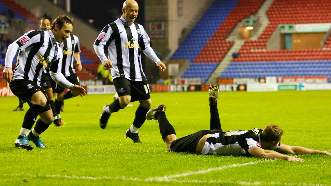 Stephen Hunt erzielte das erste Tor für Viertligist Notts County und bahnte damit die Pokalsensation an.